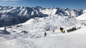 天然雪山滑雪场图片_6