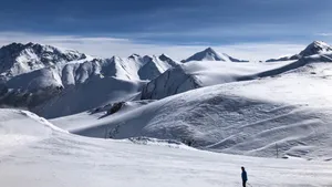 天然雪山滑雪场图片_8