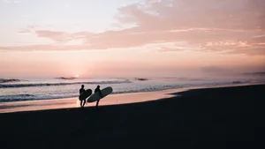 海边冲浪极限运动图片_5