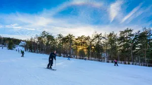 冬季滑雪场滑雪图片_8