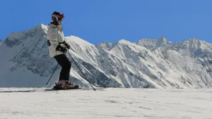 冬季滑雪场滑雪图片_16