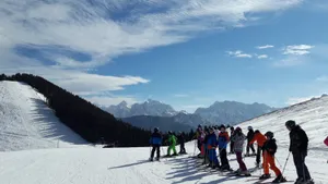 冬季滑雪场滑雪图片_17
