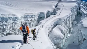 极限运动登雪山壁纸_2