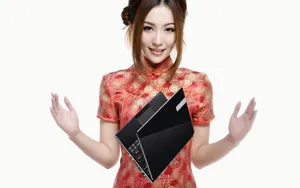 旗袍美女与笔记本电脑壁纸_2