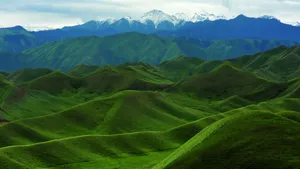 新疆天山山脉风景壁纸_3