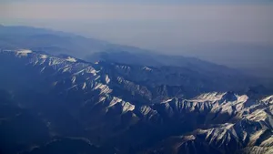 云雾缭绕的昆仑山风景壁纸_3