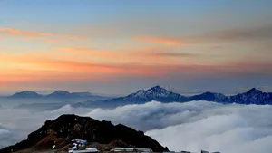 四川牛背山云海风光_15