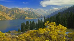 新疆天山天池图片风景壁纸_2