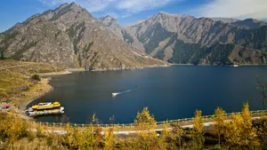 新疆天山天池图片风景壁纸_5