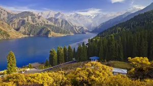 新疆天山天池图片风景壁纸_7