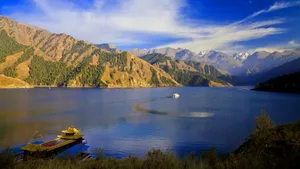 新疆天山天池图片风景壁纸_12