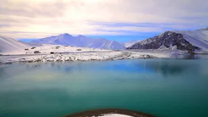 新疆布伦口白沙湖图片_4