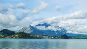 瑞士图恩湖旅游风景壁纸_2