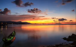 停泊的小船风景壁纸_18