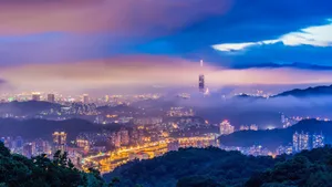 云雾缭绕景色图片壁纸_2