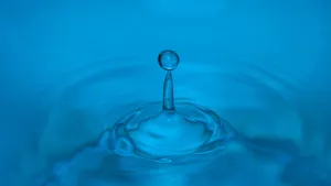 水滴入水中起的涟漪图片_2