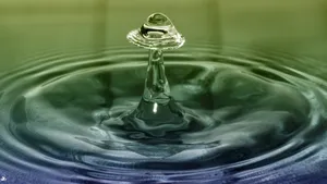 水滴入水中起的涟漪图片_5