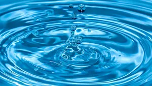水滴入水中起的涟漪图片_6