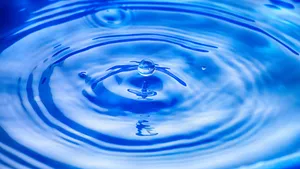水滴入水中起的涟漪图片_10