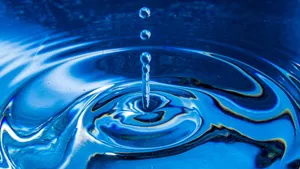 水滴入水中起的涟漪图片_11