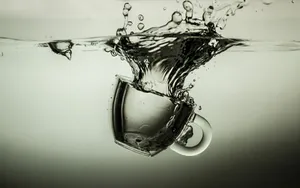 个性水花飞溅设计壁纸_2