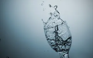 个性水花飞溅设计壁纸_3