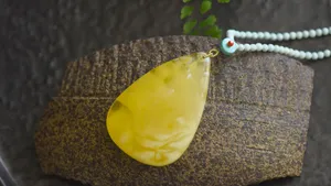 蜜蜡吊坠图片第1张
