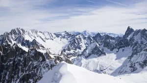壮观秀丽的雪山图片_5