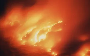 火山喷发的壮丽景观壁纸_3