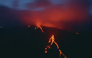 火山喷发的壮丽景观壁纸_6
