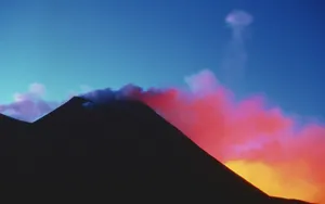 火山喷发的壮丽景观壁纸_10