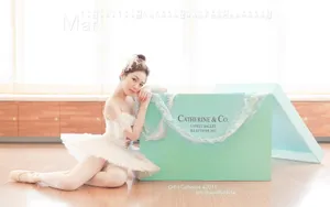 2013年美女模特全年月历壁纸_19