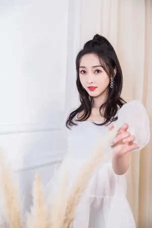 宣璐白裙甜美仙气写真图片