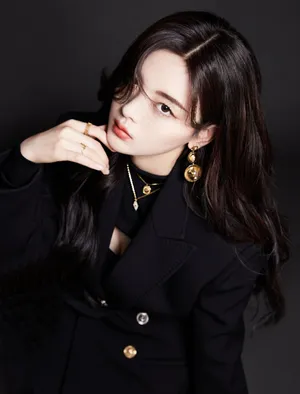 杨超越摩登魅力性感写真图片