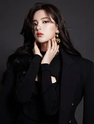 杨超越摩登魅力性感写真图片_4