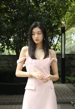 孙千粉色短裙娇俏性感写真_2