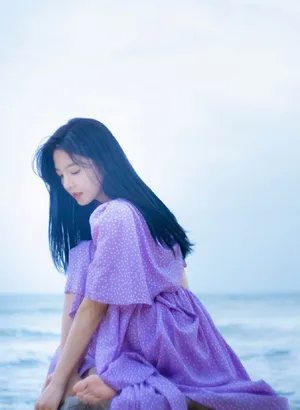 章若楠紫裙甜美可人写真图片_2