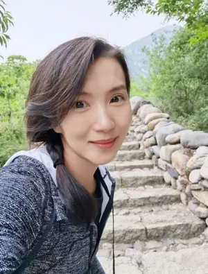 陈好淡妆优雅知性工作照图片_1