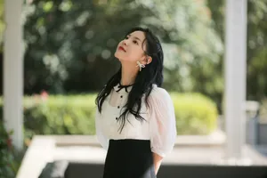 章若楠清新甜美写真图片