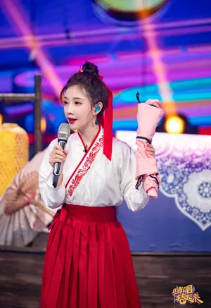 冯提莫汉服纸伞优雅舞台照图片_4
