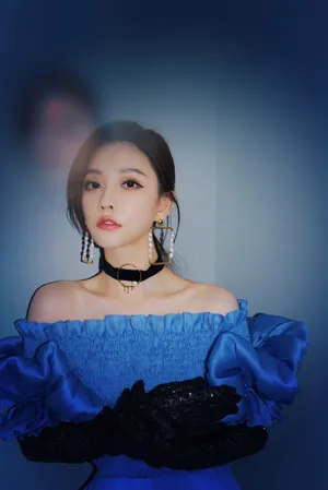 冯提莫梦幻蓝裙优雅写真图片_3