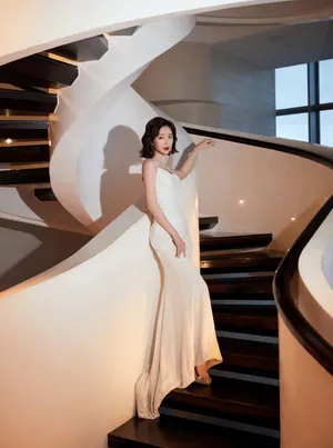 毛晓彤红唇微卷性感优雅写真图片_3