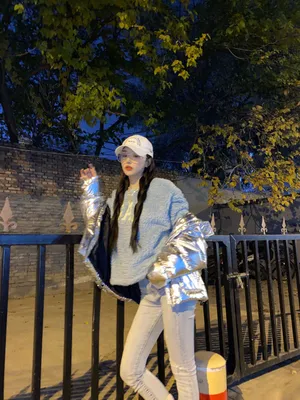孔雪儿温暖冬装麻花辫夜晚街拍图片_1