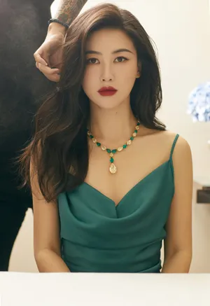 朱珠绿色吊带裙性感写真图片_5