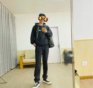 肖战寸头毛线帽清爽利落自拍图片