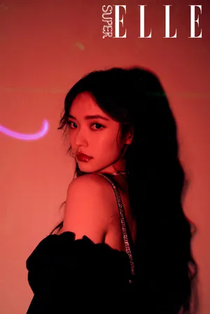 林允暗黑性感美艳写真图片_2