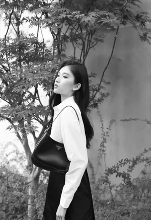 刘令姿古典美黑白写真图片