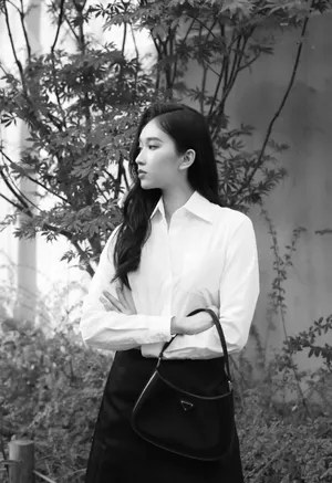 刘令姿古典美黑白写真图片_2