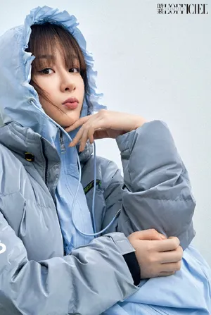 杨紫西装镜像时尚杂志写真大片_3