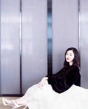 宋轶黑白搭配性感写真图片_3